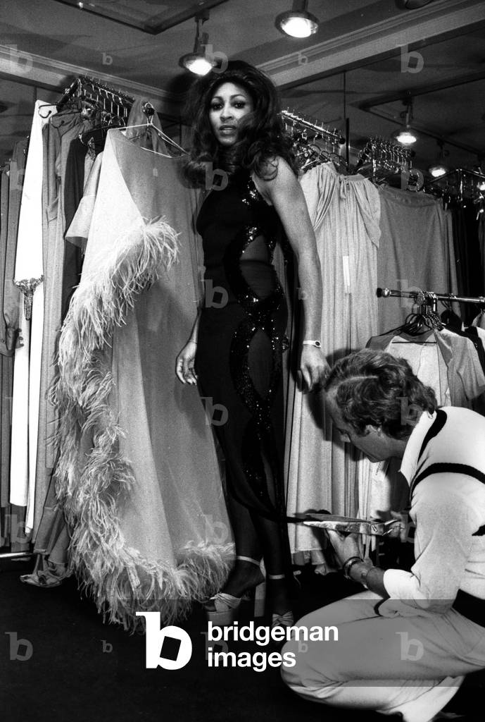 Tina Turner at Loris Azzaro's shop for stage dress, 1972 (b/w photo)