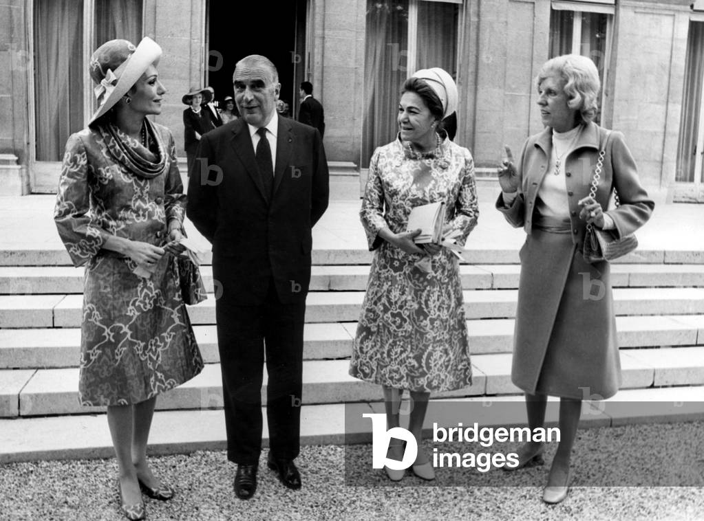L-R : Farah Diba Pahlevi, Empress of Iran, Georges Pompicou, French President ; Mrs Diba, Mother of Farah Diba ; Mrs Claude Pompidou, on June 28, 1971 in Paris at Elysee Palace (b/w photo)