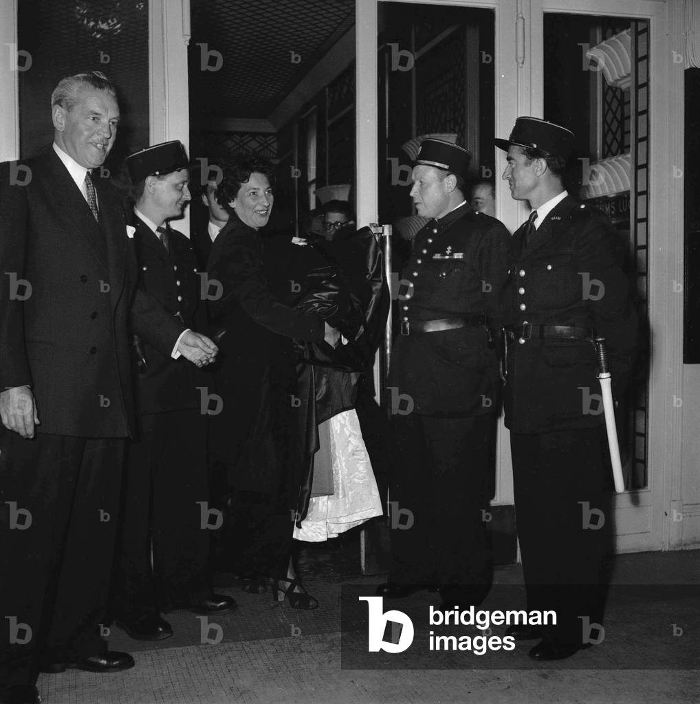 Balmain fashion show at the Ambassadeurs, Paris, August 3, 1949 (b/w photo)