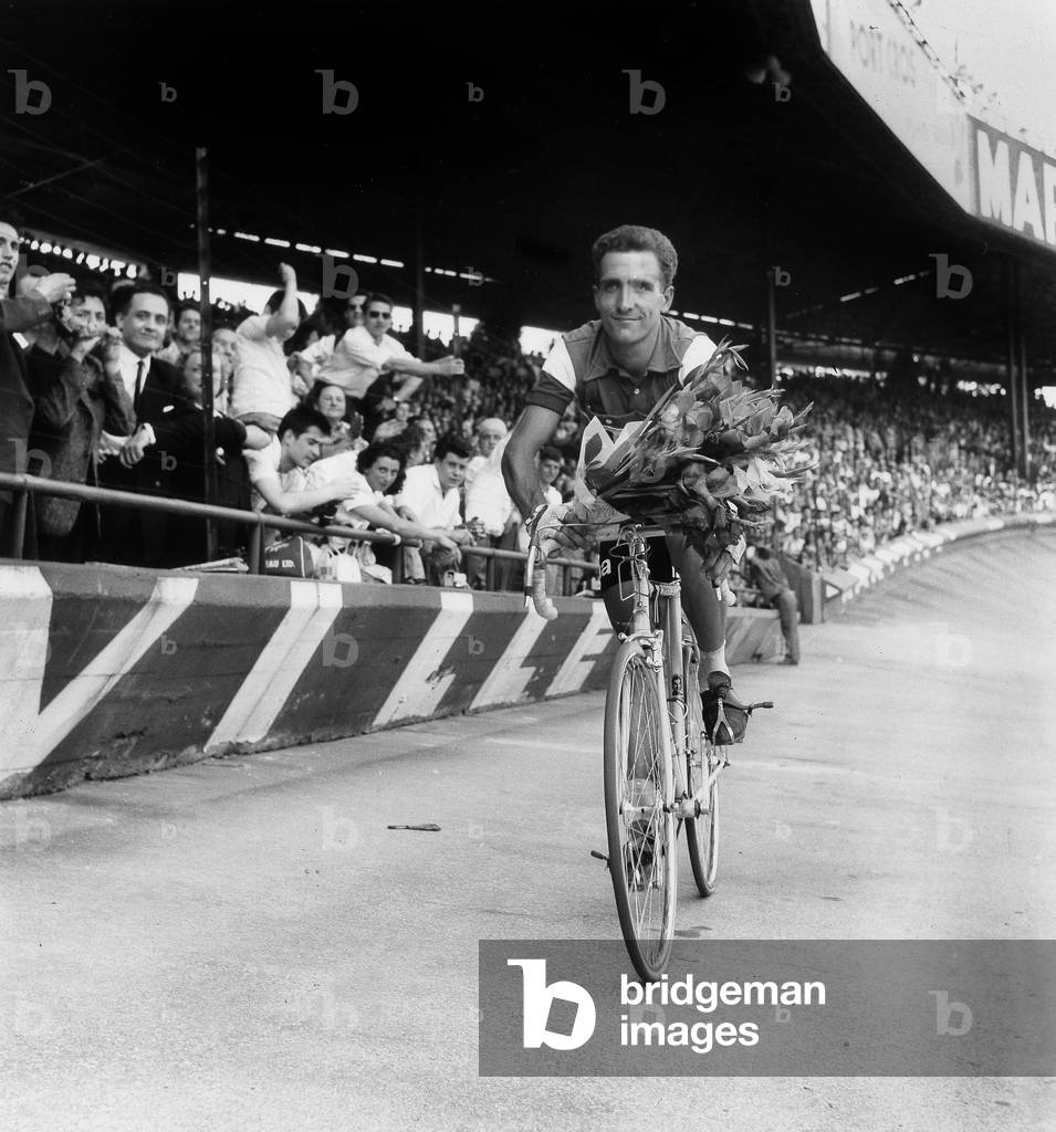 Arrival of The Tour De France at The Parc Des Princes in Paris on July 18, 1959 : Roger Riviere (b/w photo)