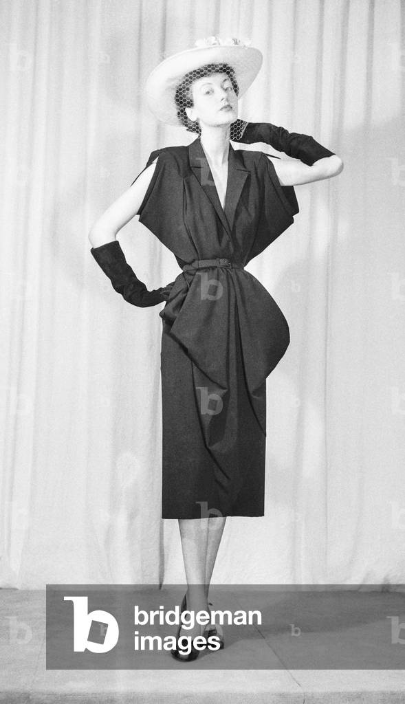 Madeleine Vramant fashion, Paris, February 1951 : dress, hat, gloves (b/w photo)