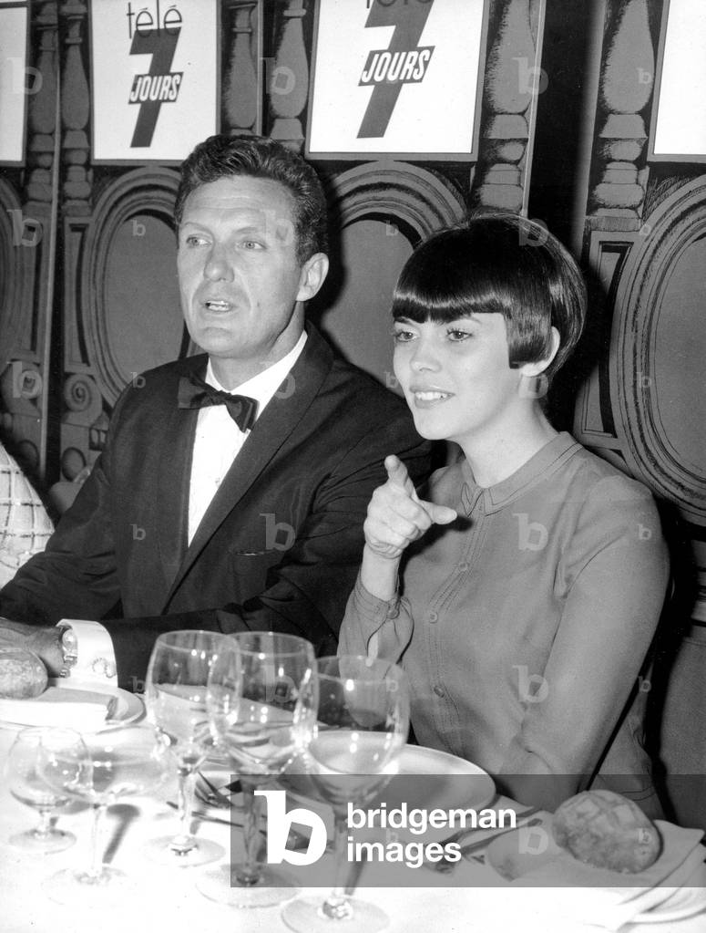 Robert Stack Fait and Mireille Mathieu during Diner at Hilton Hotel in Paris May 25, 1966 (b/w photo)