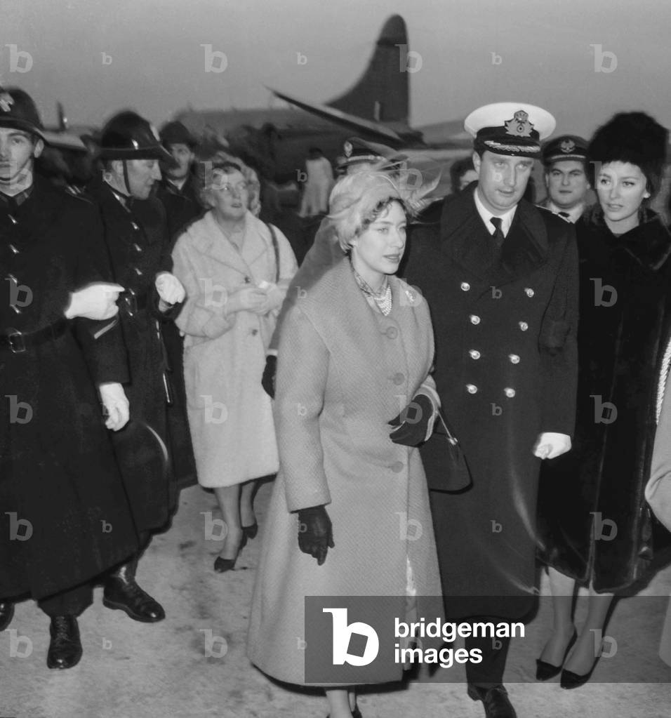 Princess Margaret of England greeted in Brussels by princess Paola of Belgium and prince Albert of Belgium (future king Albert II), December 14, 1960 (for the wedding of king -Baudouin) (b/w photo)