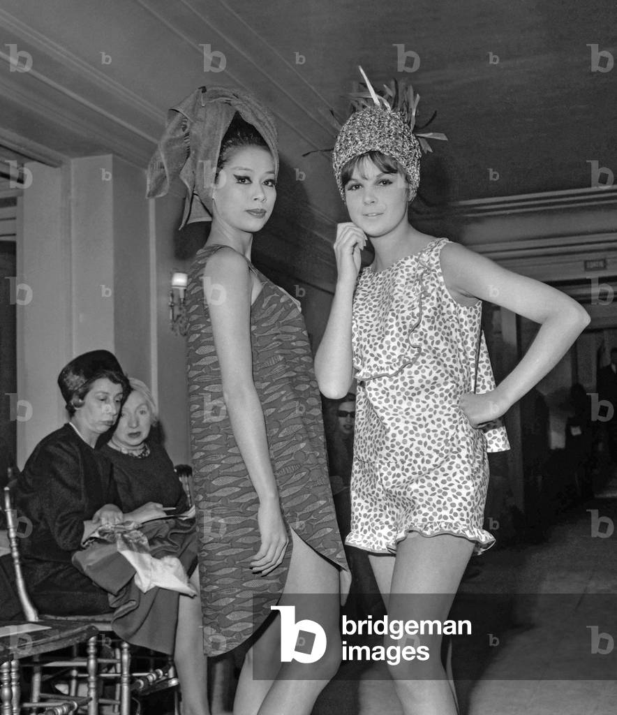Sport and beach fashion by Hollywood, Paris, November 17, 1960 : suits for the beach (b/w photo)