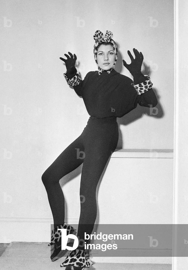 Presentation of the fashion by Madeleine Vramant in Paris, October 26, 1950 (b/w photo)