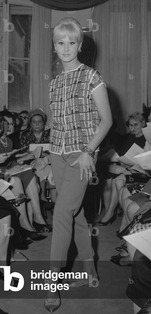 Pierany fashion show (Spring Summer) in Paris, October 25, 1960 : here a top and capri pants (b/w photo)