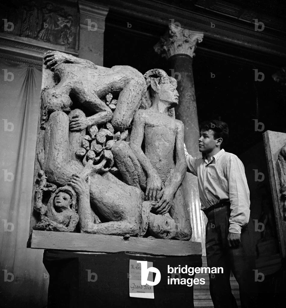Sculptor Jean Lorquin near his sculpture  