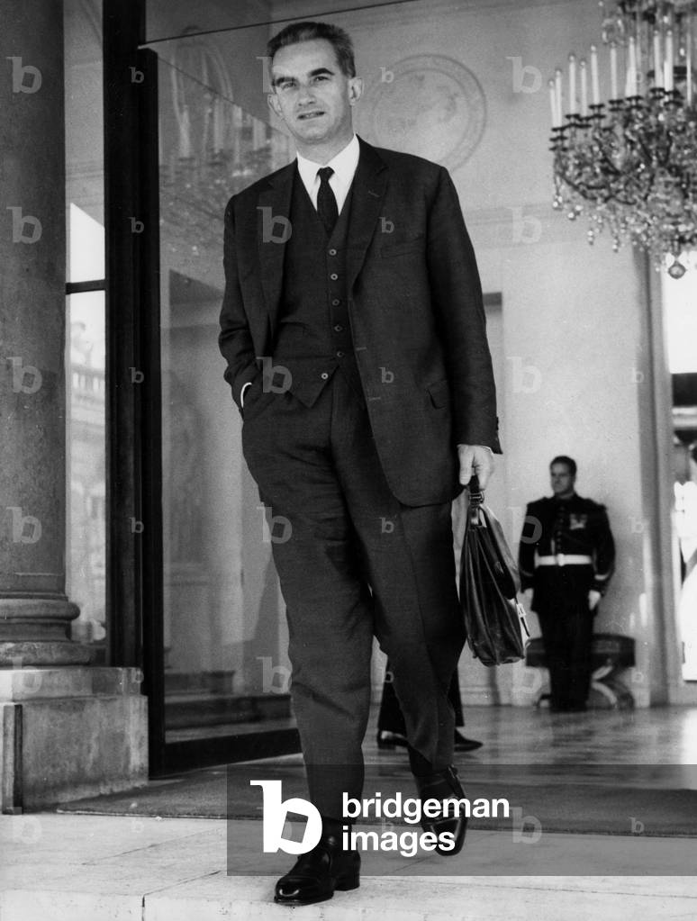 Mr Alain Peyrefitte Leaving L Elysee At the end of the Council of Ministers 18 October 1967 (b/w photo)