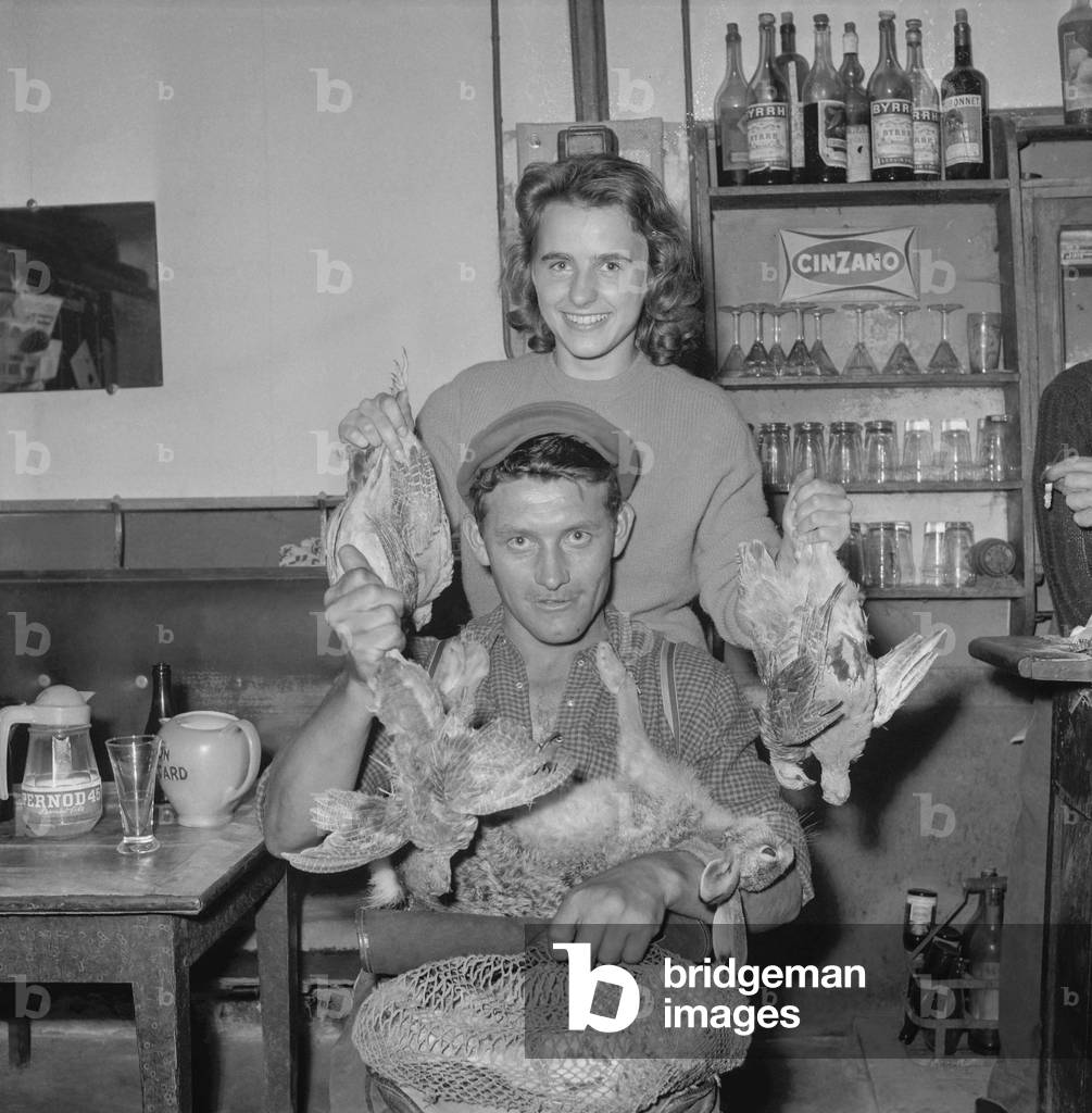 Open season for hunting in France, August 28, 1960 : 2 hunters with game (b/w photo)