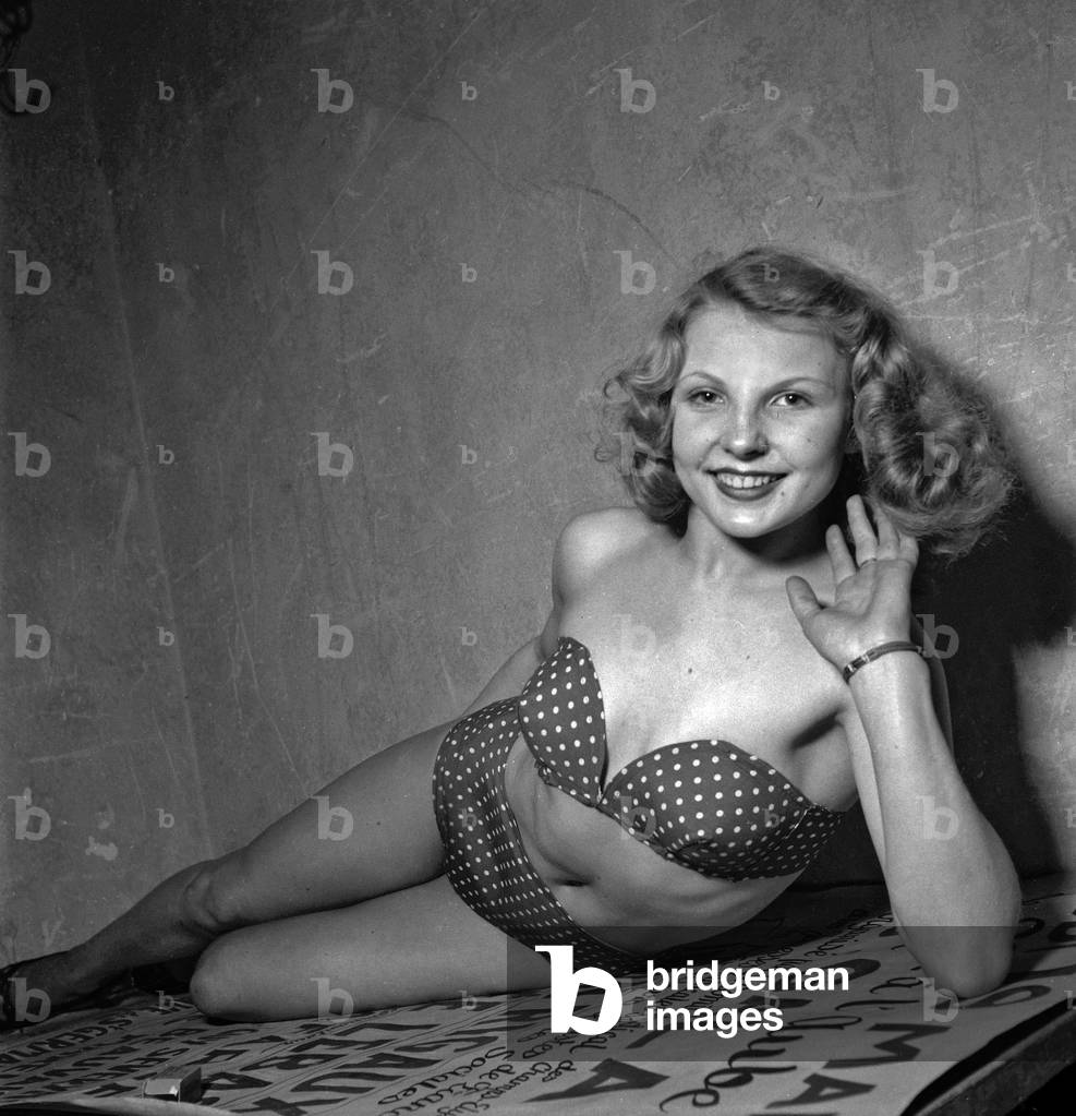 Contest of the most beautiful female bather (young women wearing bathing suit), Paris, June 1949 (b/w photo)