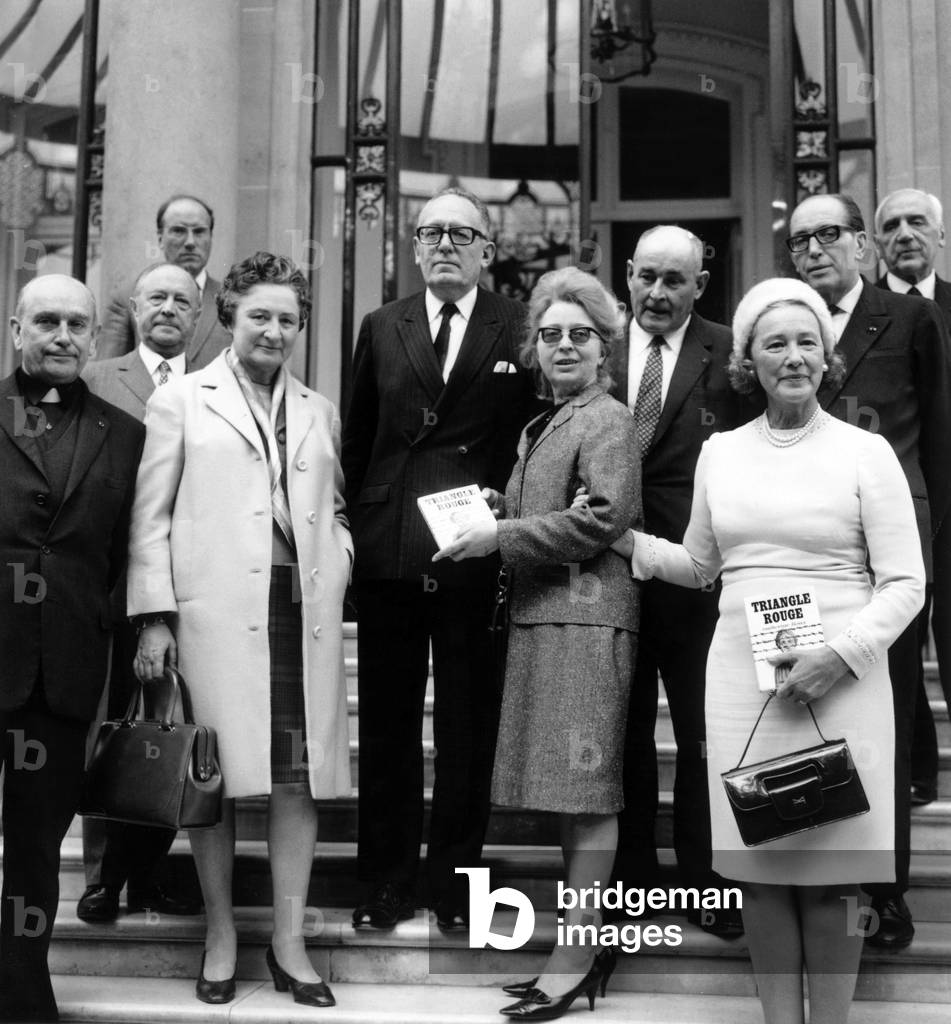 At the end of the Award of the Resistance 68 Mrs. Marie Madeleine Fourcade (Outside Right) Presending Le Cheque Aux Laureates Catherine Roux (Au Centre) And Jeannine L Herminier In Presence Of Mr Maurice Schumann On 21 October 1968 Neg: C39360 (b/w photo)