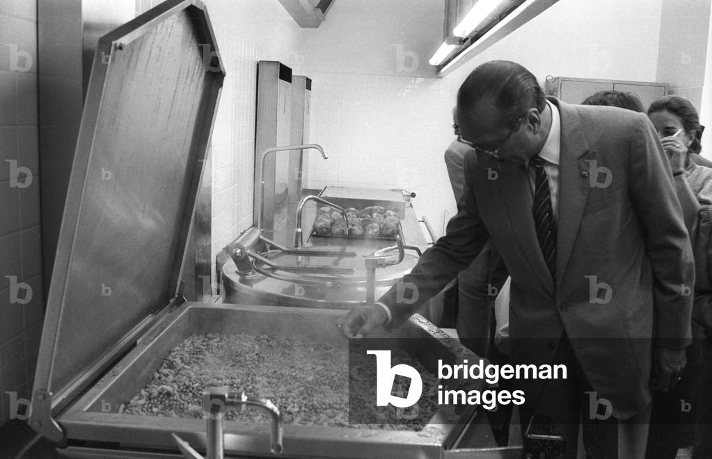 Mayor of Paris Jacques Chirac visiting a school, September 12, 1985 (b/w photo)