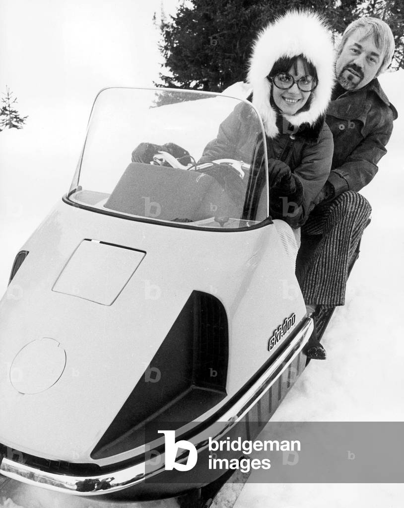 Natalie Wood With her 2Nd Husband Richard Gregson during Winter Vacations in Avoriaz, France, January 12, 1970 (b/w photo)