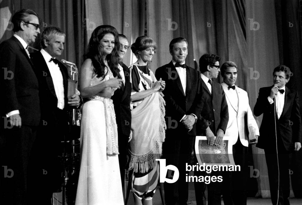 Prizegiving at The End of Cannes Film Festival : M. Faure Lebret, Lindsay Anderson, Claudia Cardinale, Luchino Visconti, Vanessa Redgrave, Yves Montand, Jacques Martin May 25, 1969 (b/w photo)