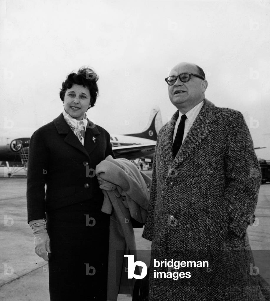 43807Pl Raymond Cartier Journalist Director Of Paris Match With His Wife In Parting By Air France In Nice (b/w photo)