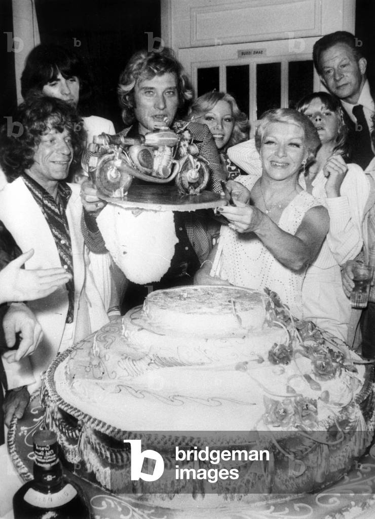 Birthday of Johnny Hallyday on June 16, 1977 : here Johnny With Maritas De Plata and Line Renaud (b/w photo)