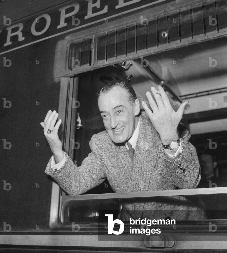 Italian actor Toto (Antonio Clemente) arriving in Paris, January 22, 1951 (b/w photo)