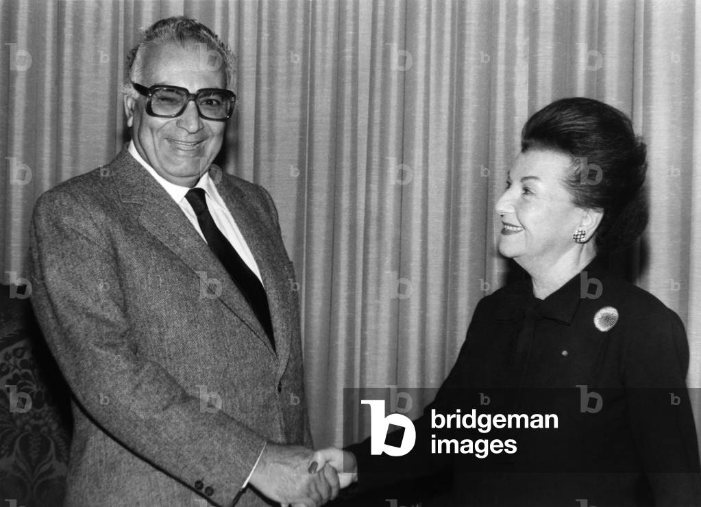 Yachar Kemal Is Felicite By Cino Del Duca For The World Award Cino Del Duca, October 14, 1982 (b/w photo)
