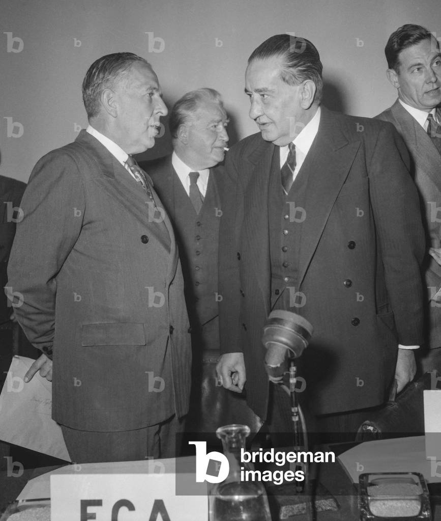 Meeting of the council of the Organisation for European Economic Co-operation (OEEC) in Paris on October 31, 1949 : Mr Beck, French politician Maurice Petsche, American Paul Hoffmann (ECA, Economic Cooperation Administration) (b/w photo)