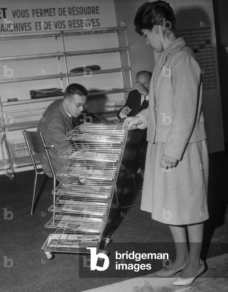 Office items trade show at the Palais de la Defense, Paris, October 14, 1960 : the 