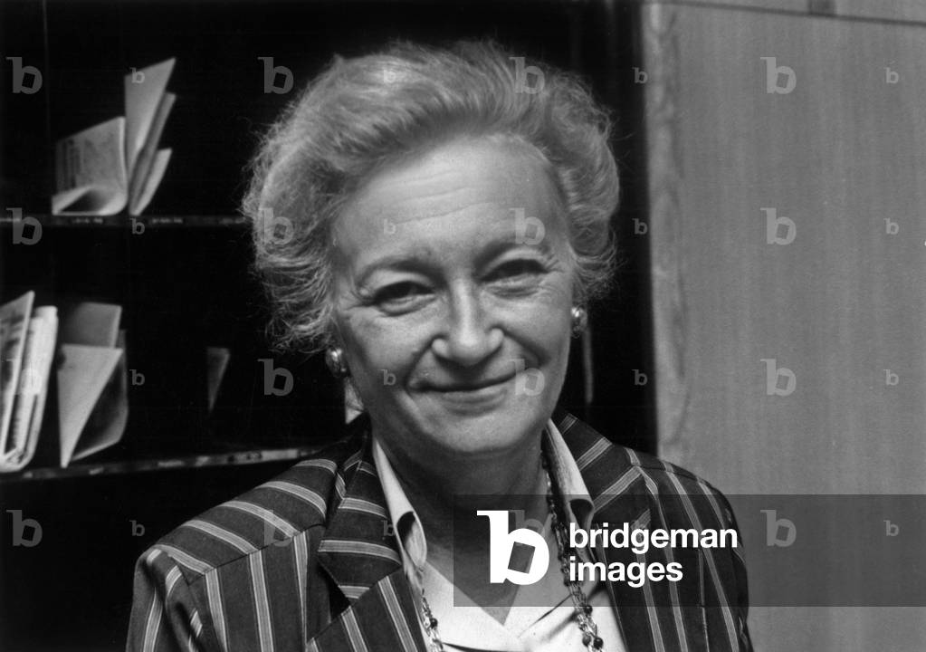 Yvette Chassagne (1922-2007) 1st Female Police Prefeat In France In Les Studios D'Europe 1 July 9th 1981 (b/w photo)