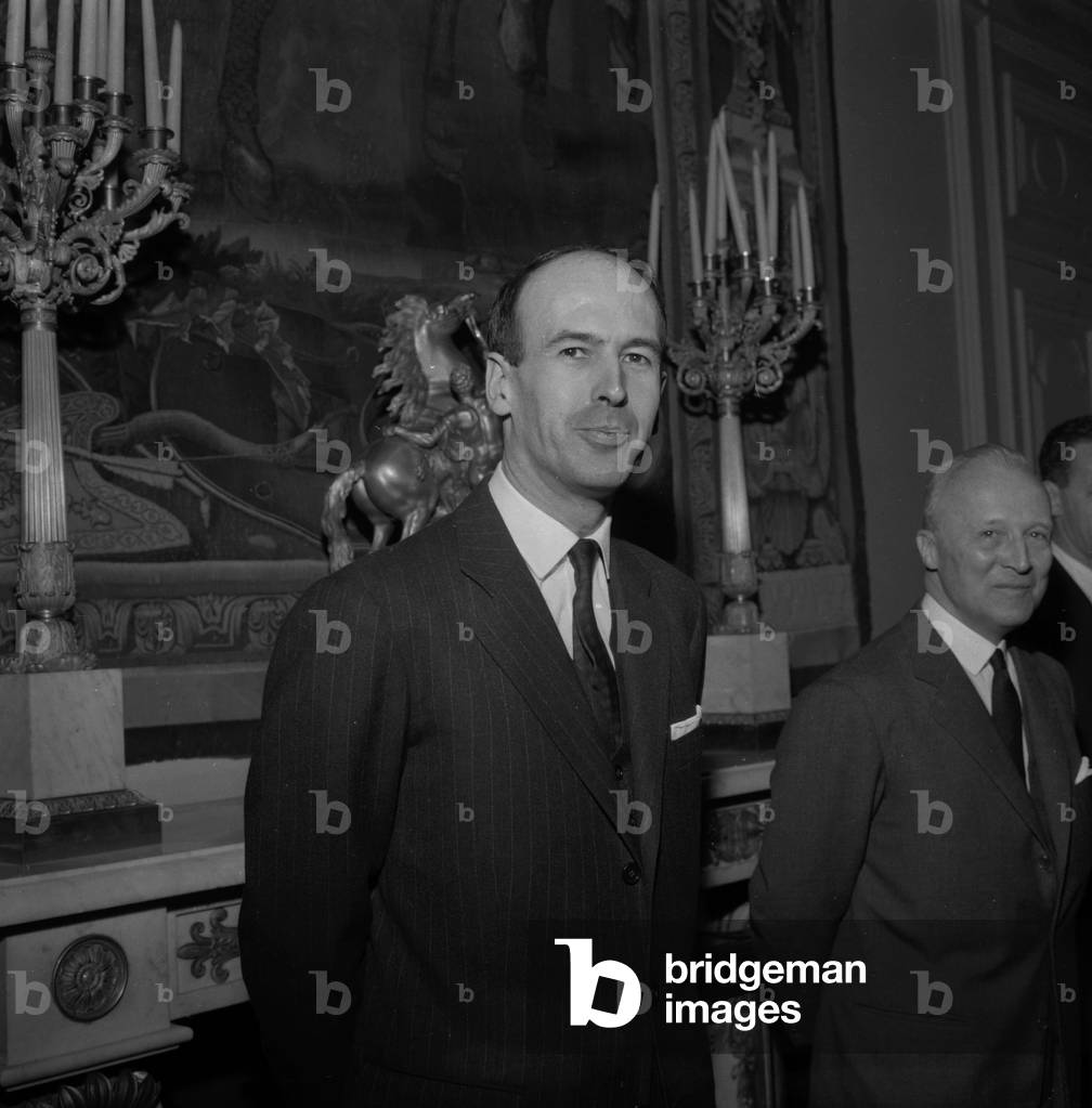 Handover of power between Wilfrid Baumgartner and his successor Valery Giscard d'Estaing as French Minister of Economy and Finance, on January 19, 1962 (b/w photo)