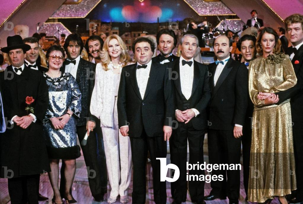 French TV Programme December 31, 1983 : Michel Drucker Surrounded By Thierry Le Luron, Michele Torr, Jacques Villeret, Jean Poiret, Gerard Jugnot, Gabrielle Lazure Et Eddy Mitchell (photo)