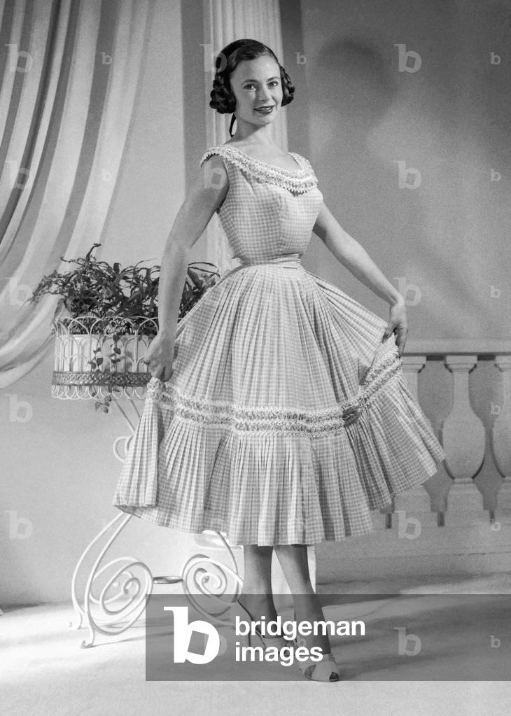 Carven fashion, Paris, February 22, 1951 : gingham dress (b/w photo)