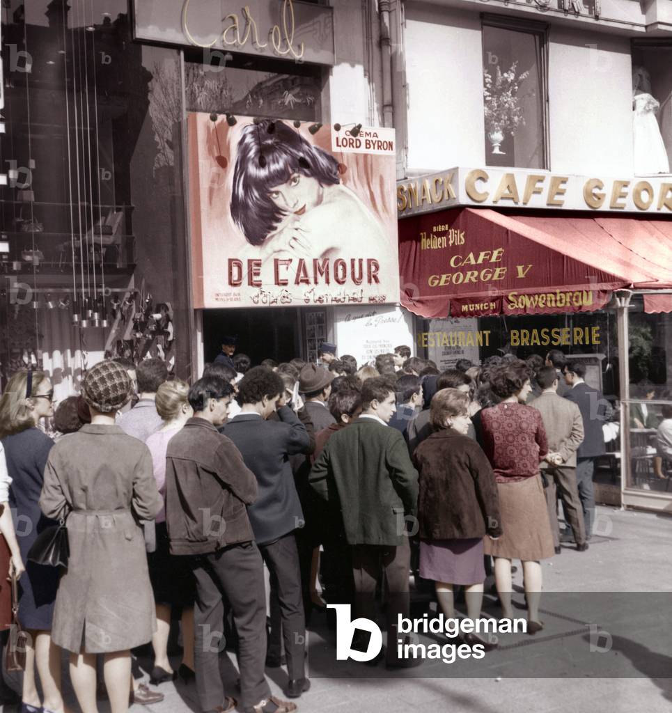 Crowd Standing in A Queue To Go To The Cinema Ro See Film De L'Amour By Jeanaureln Paris, March 30, 1965 (photo)