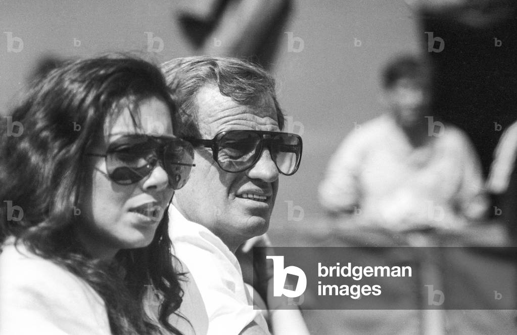 French actor Jean Paul Belmondo attending Roland Garros tennis tournament on May 23, 1986 (b/w photo)