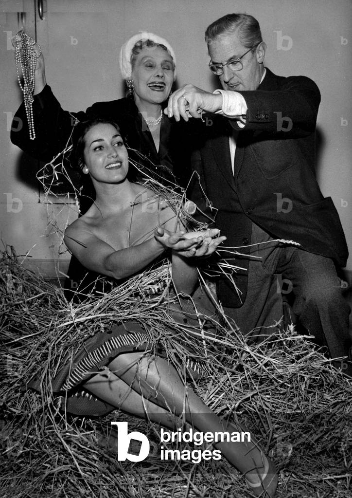 Piece De Theatre De Bartillet et Gredy, directed by Jacques Charron. With Francoise Fabian Au Centre, A Gauche Parisys And A Droit Henri Cremieux. Paris 26 October 1956. (b/w photo)