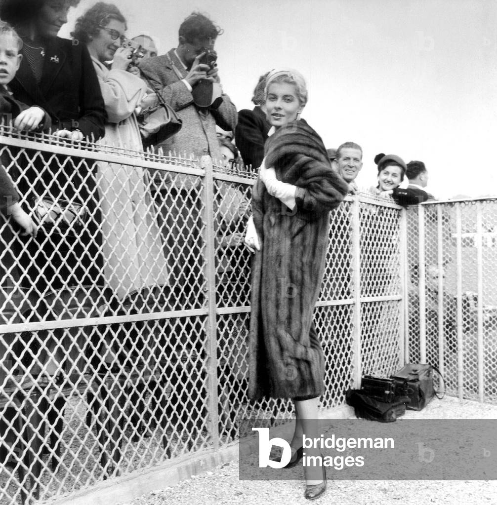 Models Wearing Fur Coat during Longchamp Racing (Prix De L'Arc De Triomphe) Octobre 04, 1953 (b/w photo)