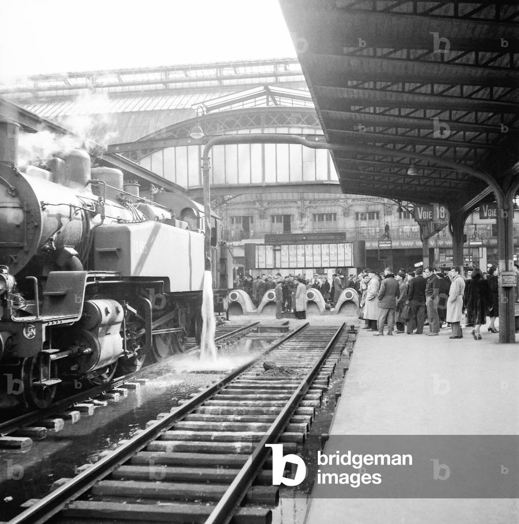Strike of the railway workers, here at the Gare de l'Est in Paris, March 21, 1951 (b/w photo)