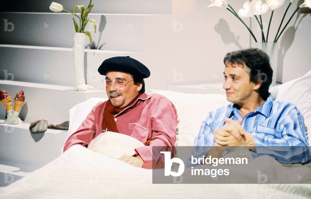 Thierry Le Luron Et Michel Sardou during A Sketch on TV Programme October 14, 1983 Beret Caricature (photo)