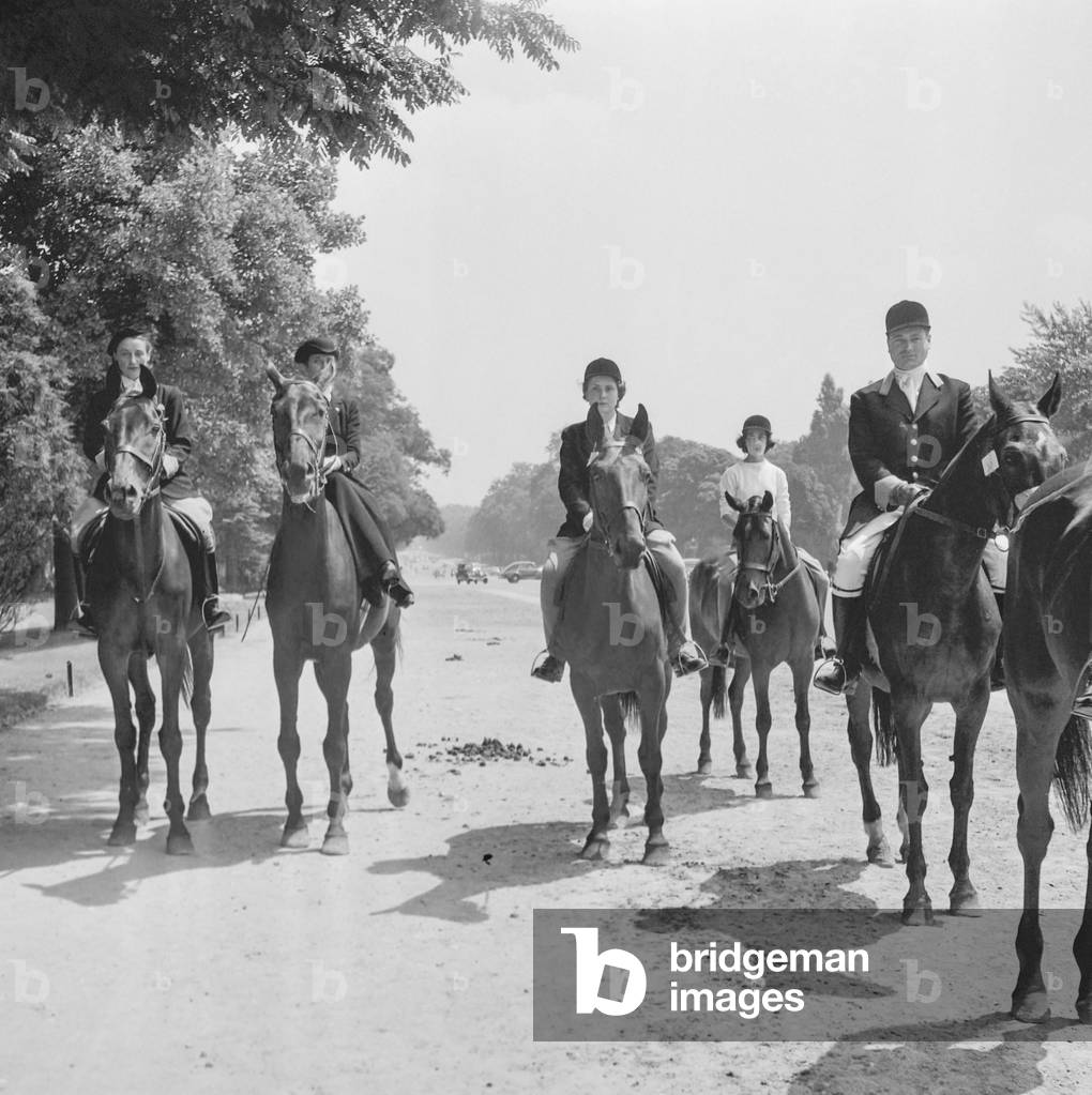 Equestrian rally in the Bois de Boulogne, Paris, June 30, 1951 (b/w photo)