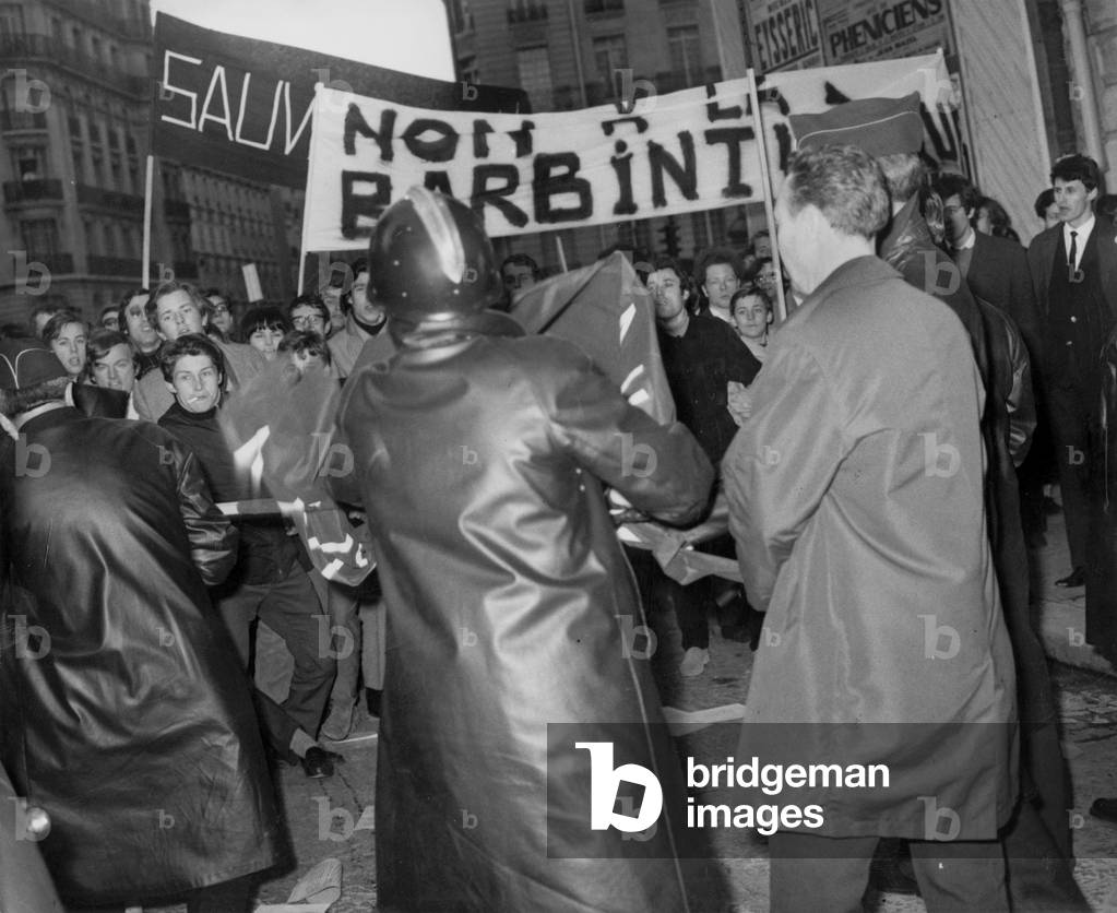 Demonstration of Defence Committee of French Film Archive on March 19, 1968 (b/w photo)