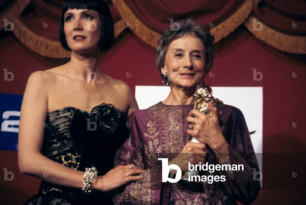 Sabine Azema Gives An Award 