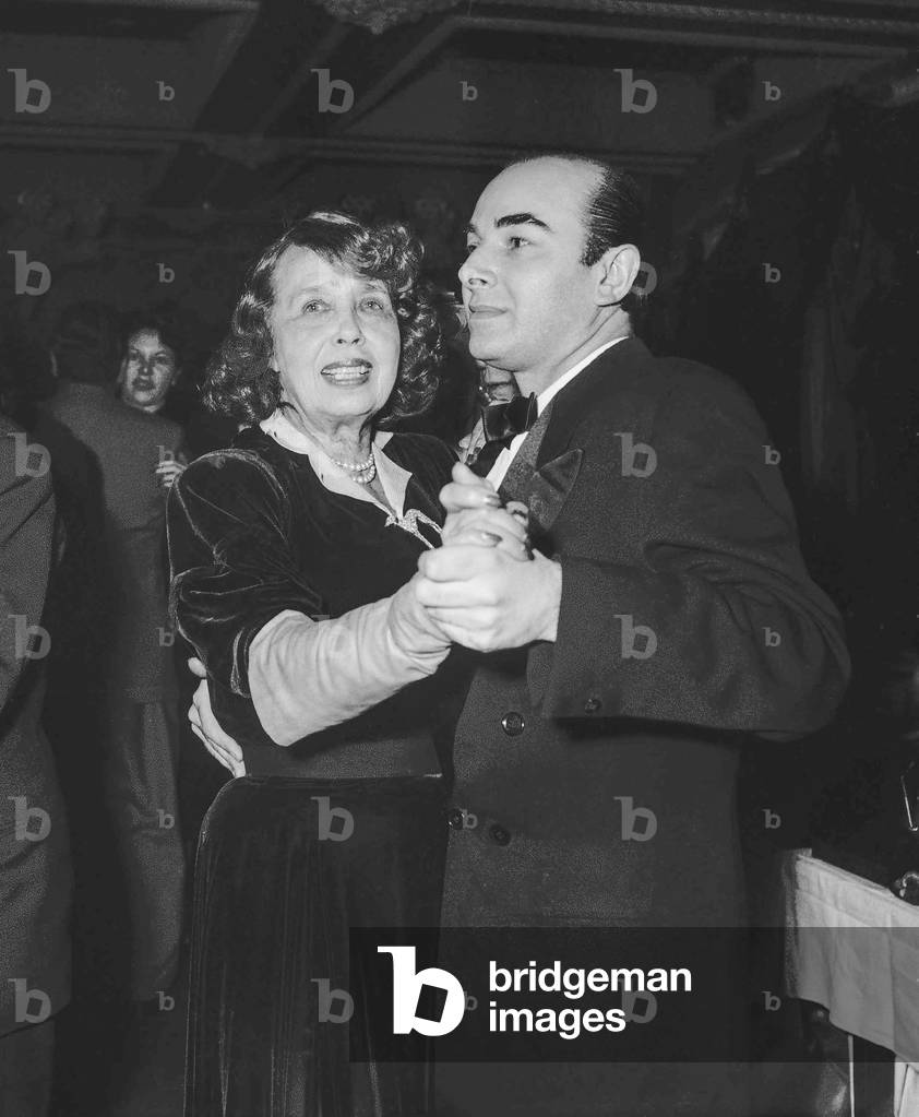 Show of the Club de l'Opera, Paris, January 19, 1952 : Mistinguett (b/w photo)