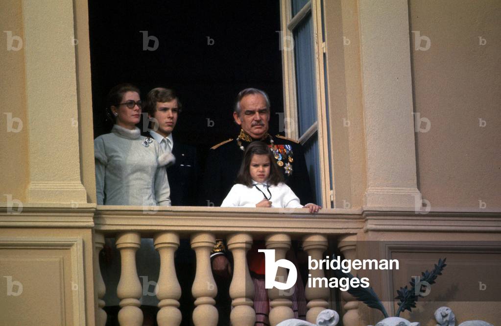 Princess Grace and Rainier Iii of Monaco With Their Children Caroline Stephanie and Albert (Future Albert Ii) at The Balcony of The Palace For National Day November 1972 (photo)