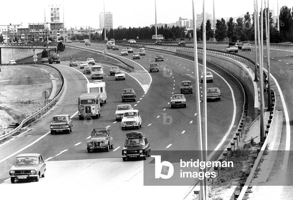 Holidays Departures on Southern Highway in France July 31, 1971 Circulation Traffic (b/w photo)
