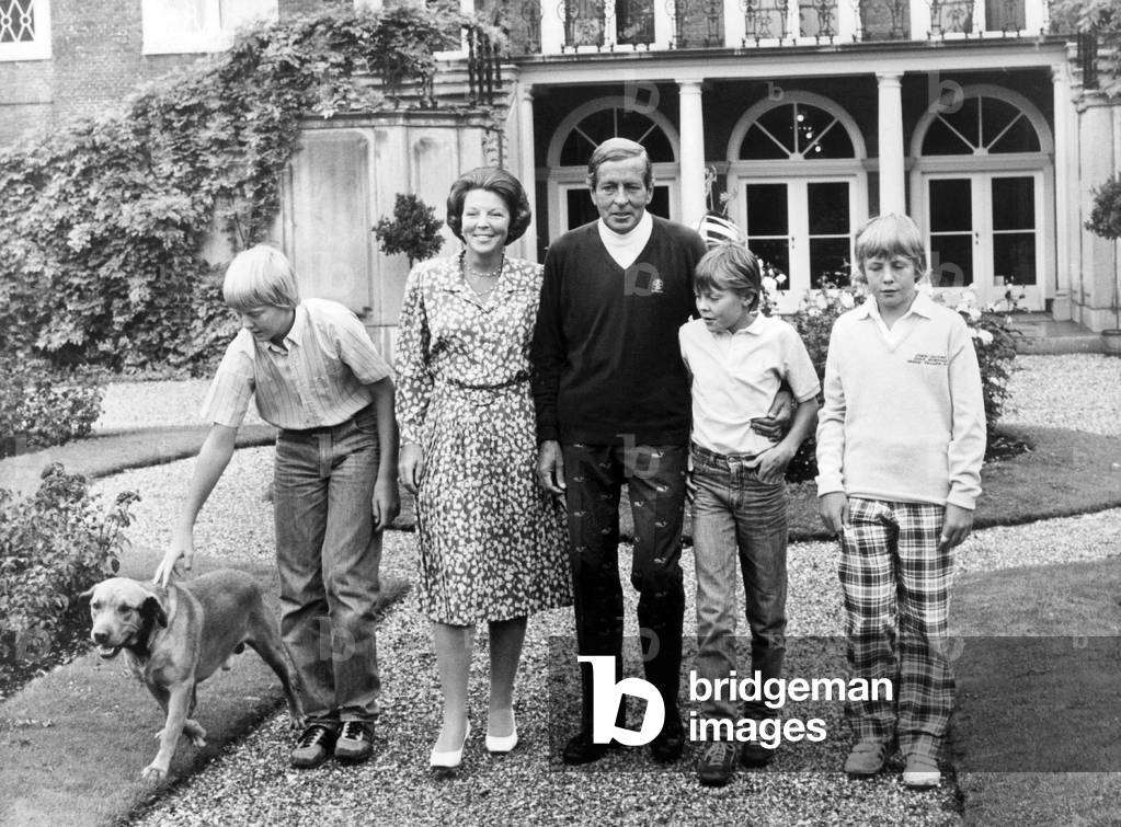 l-r Prince William Alexander, queen Beatrix,  Prince Claus,  Prince Constantin and Prince Johan Frisco at Huis Van Ten Bosch castle in Den Hague august 19, 1982 (photo)