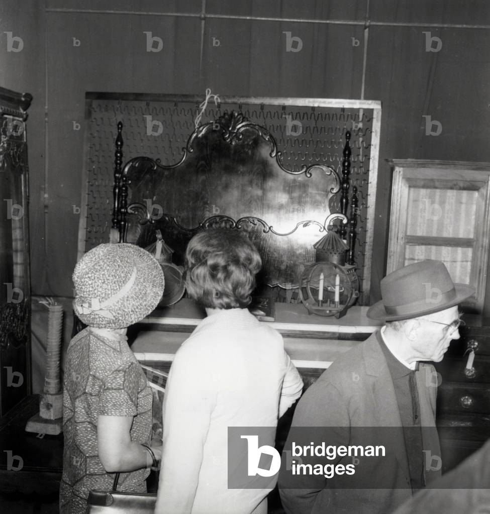 Auction of Johnny Hallyday'S Bed in Drouot Hotel in Paris on June 13, 1963 (b/w photo)