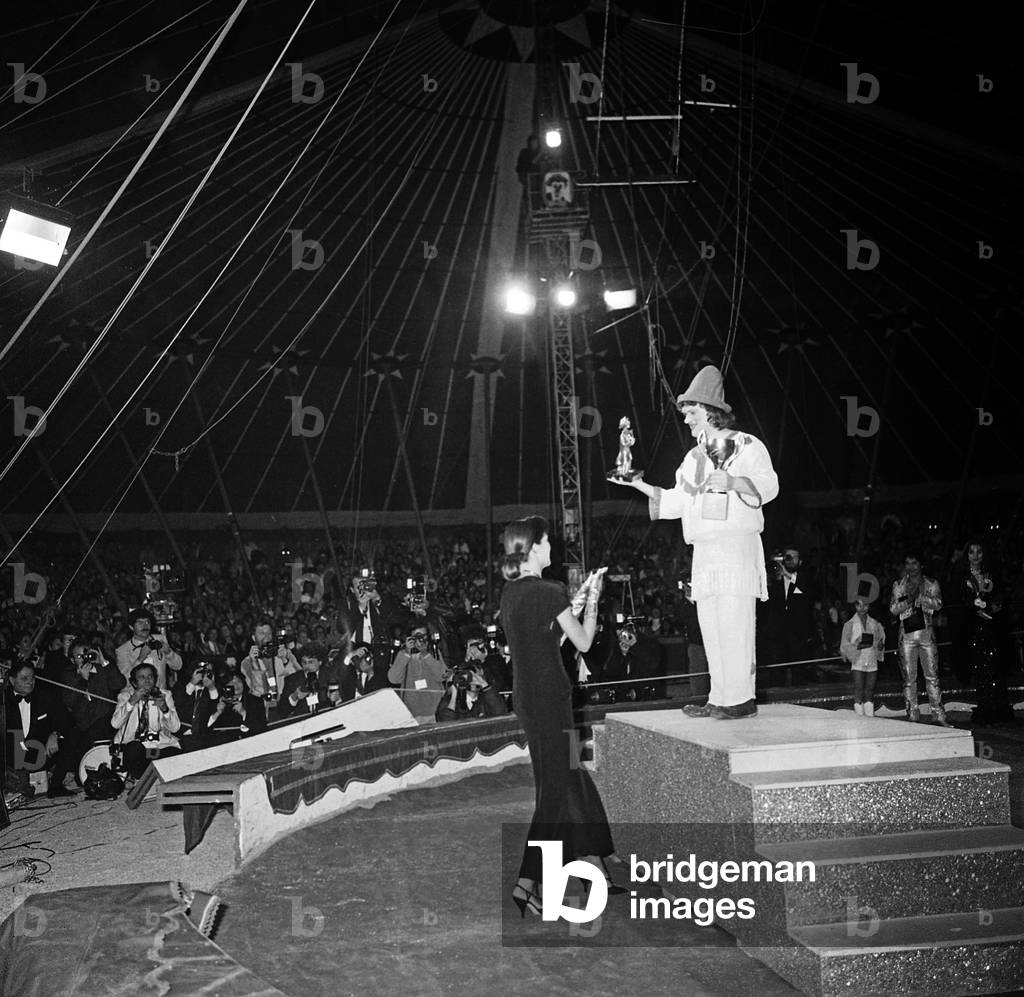 Closing Ceremony of International Circus Festival of Monte-Carlo December 12, 1985 : Princess Caroline of Monaco Giving The Silver Clown To Clown Koukitchev (b/w photo)