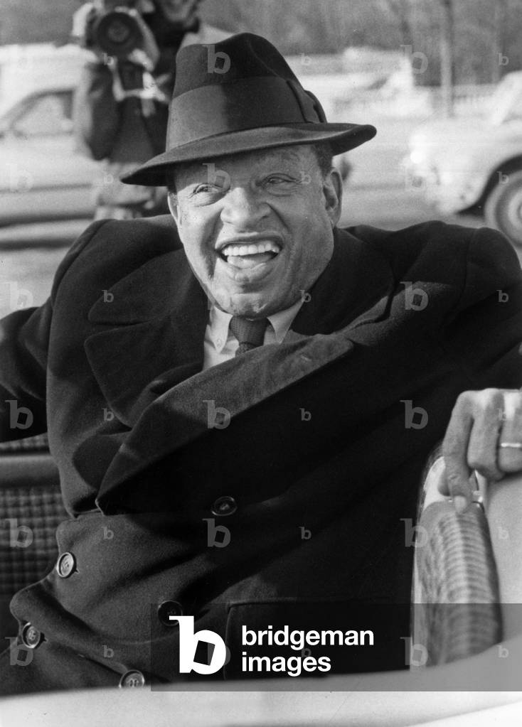 Lionel Hampton (1908-2002) Vibraphonist, Pianist and American Jazz Drummer In Paris After Writing The Medal Of Vermeil From The City Of Paris By Car In Front Of The Hotel De Ville On November 26, 1984 (b/w photo)