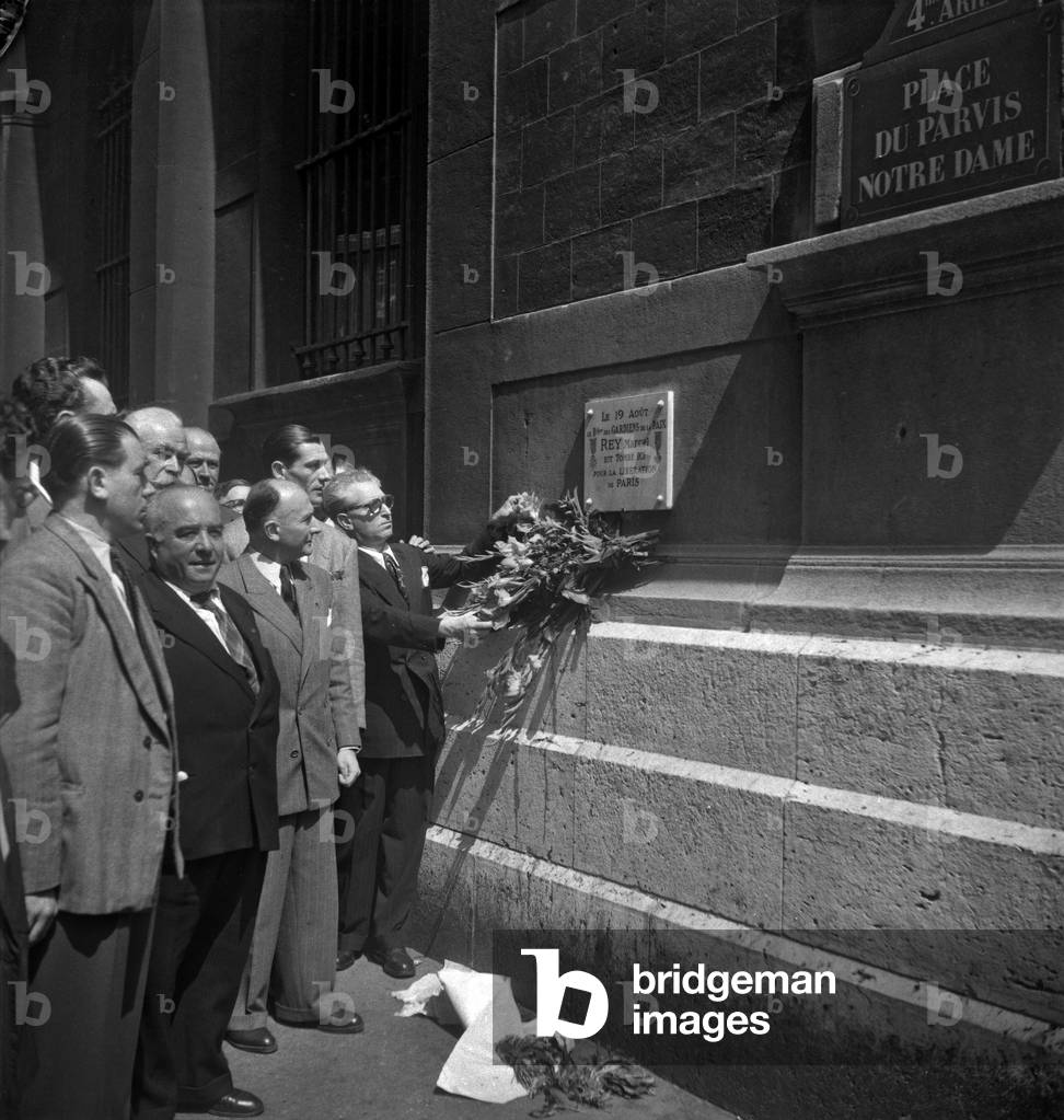 Flowers in tribute of Marcel Rey dead during the liberation of Paris, at the same time of the mass for Philippe Henriot (collabo), Paris, June 28, 1949 (b/w photo)