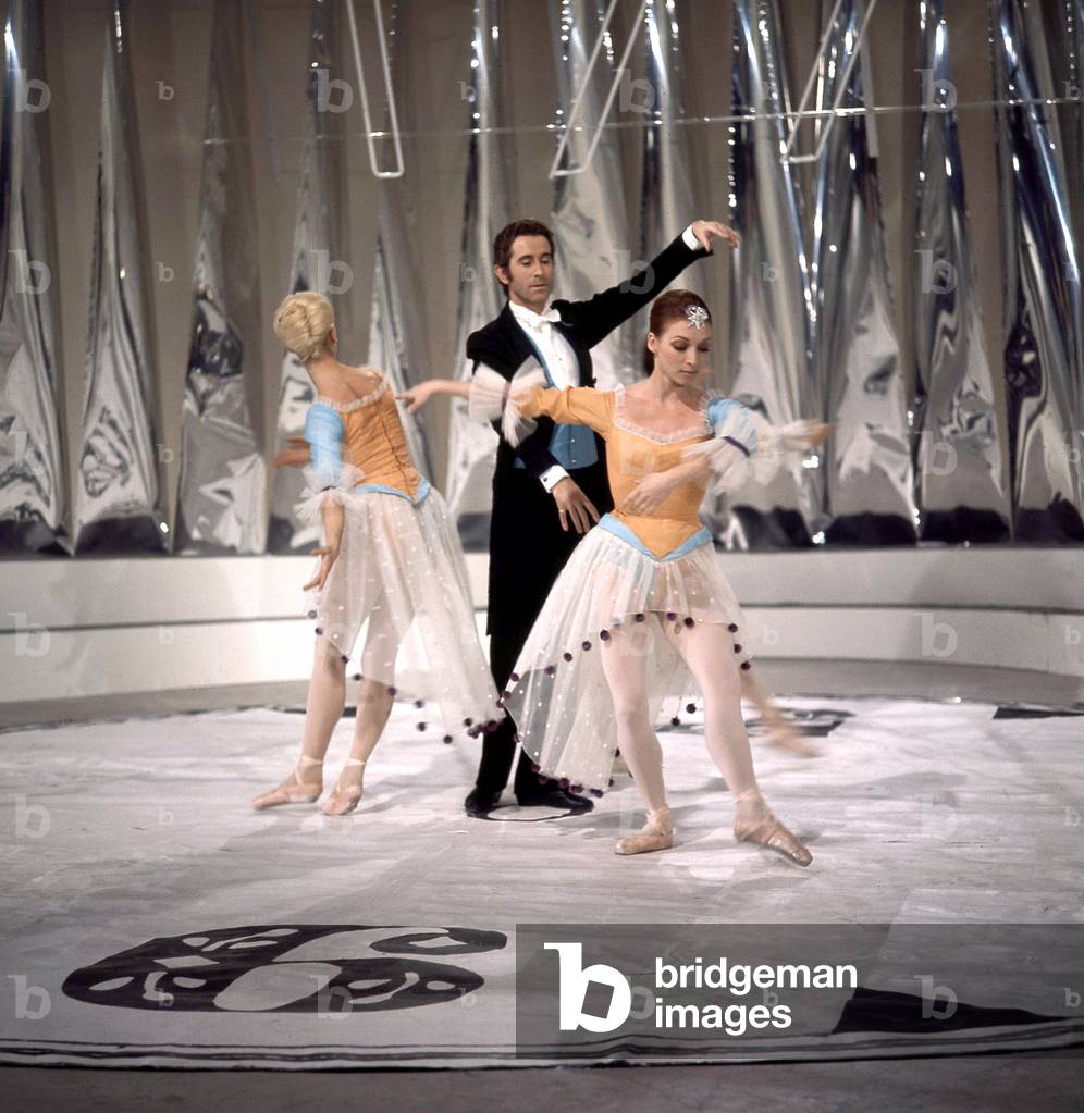 French Actor Jacques Chazot With Dancers Josette Amiel Claude Bessy Nanon Thibon and Claire Motte during TV Programme in 1970 Danse Classique Tutu Pointes Dance on Points (photo)