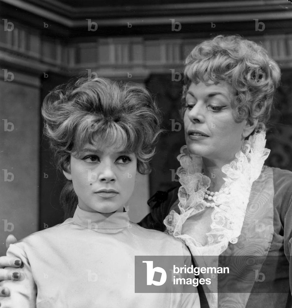 Sophie Daumier and Madeleine Robinson Rehearse The Play 