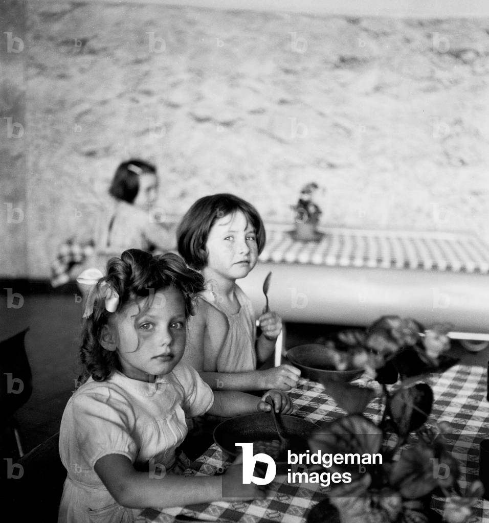 Canteen of Primary School in Suresnes (France) on June 19, 1946 (b/w photo)