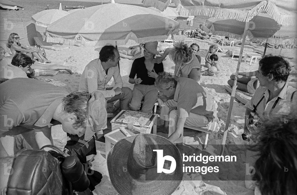 L'actrice française Catherine Deneuve et l'acteur français Michel Piccoli sur le tournage du film d'AlainCavalier « Heartbeat » à Saint Tropez le 21 juin 1968