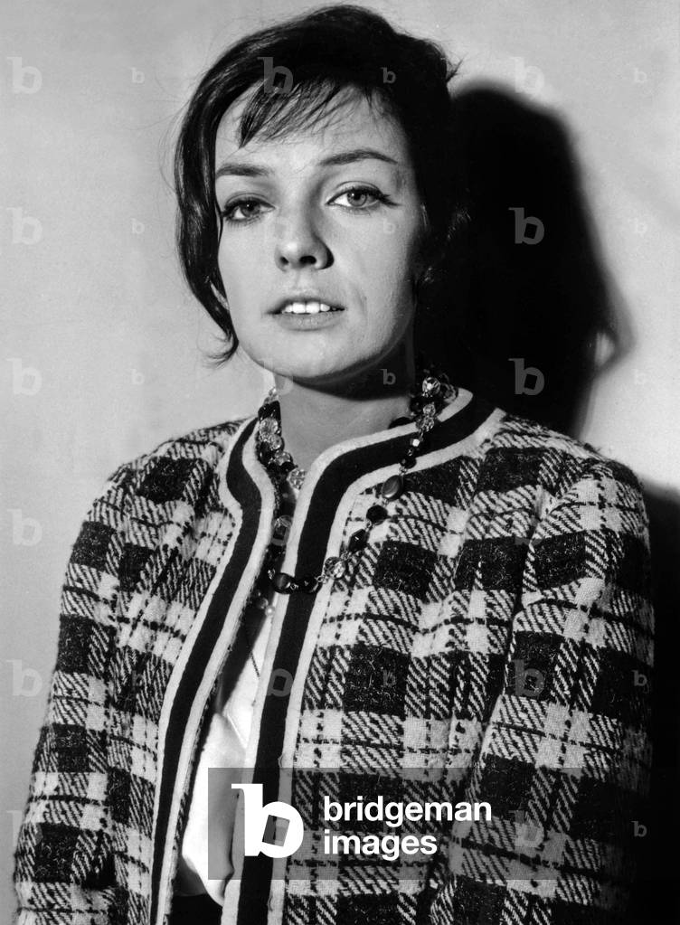 Marie Laforet sur le plateau du film La fille aux yeux d'or dans le studio d' Epinay le 25 decembre 1960 Neg:B10071